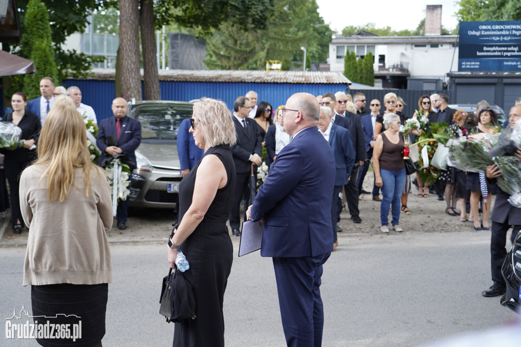 Grudziądz. W strugach deszczu tłumy pożegnały śp. dra Piotra Glamowskiego