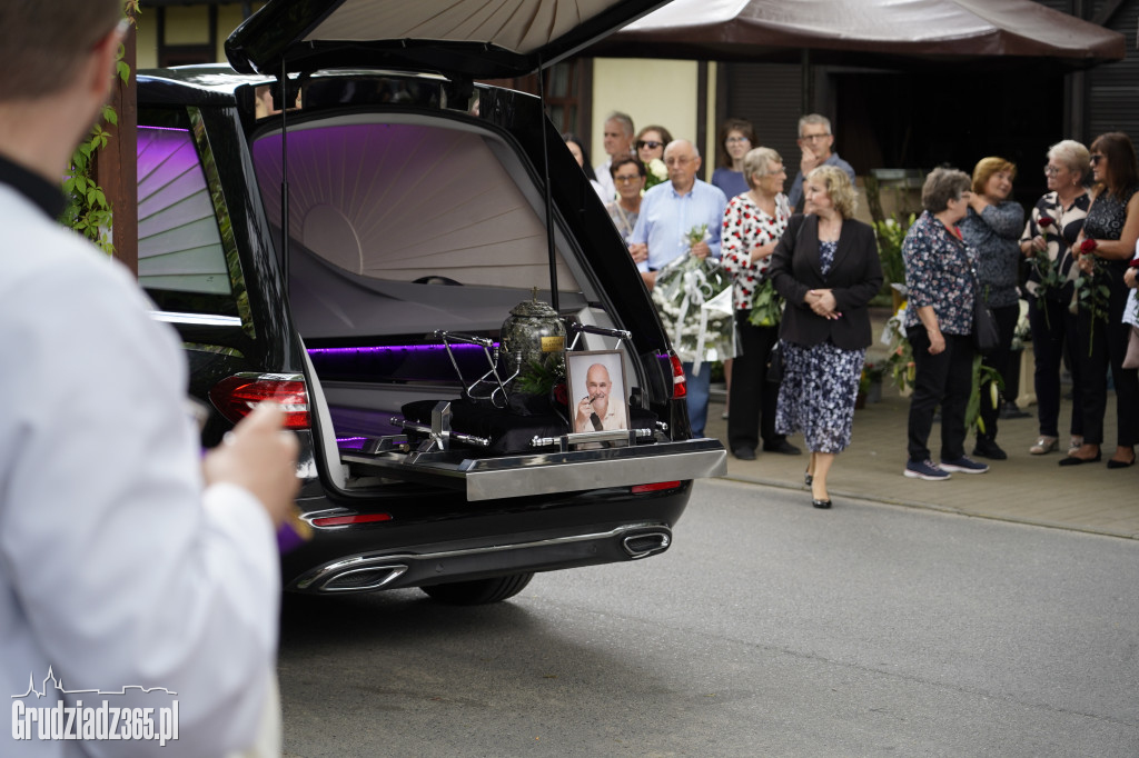 Grudziądz. W strugach deszczu tłumy pożegnały śp. dra Piotra Glamowskiego