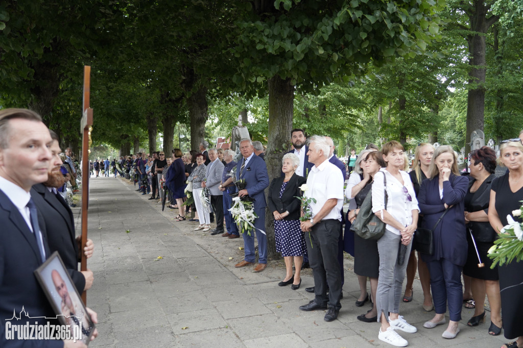 Grudziądz. W strugach deszczu tłumy pożegnały śp. dra Piotra Glamowskiego