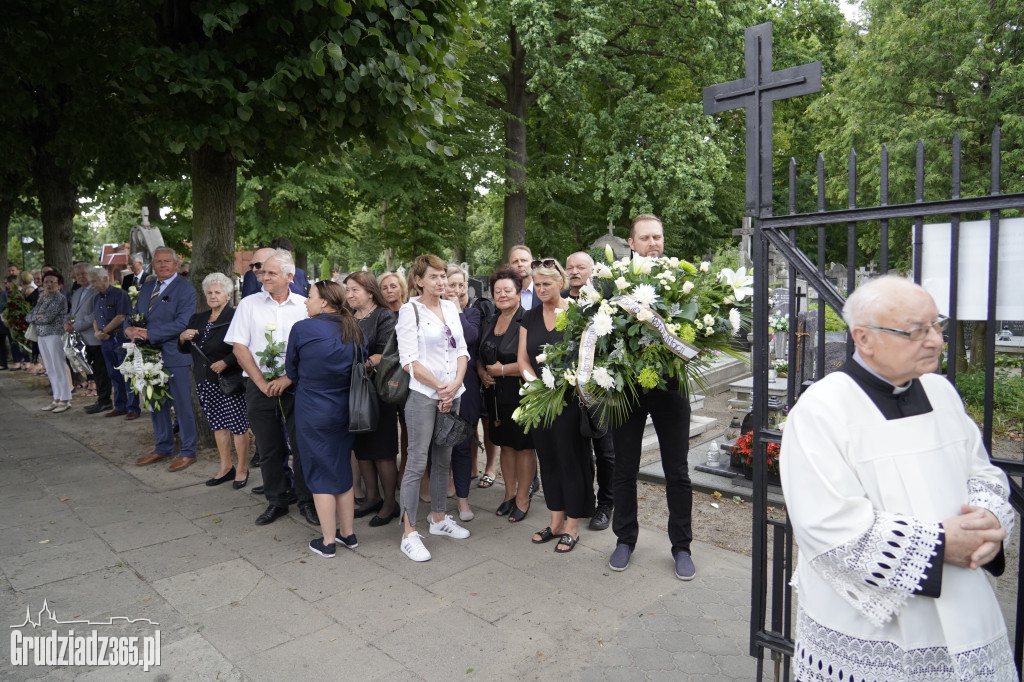 Grudziądz. W strugach deszczu tłumy pożegnały śp. dra Piotra Glamowskiego