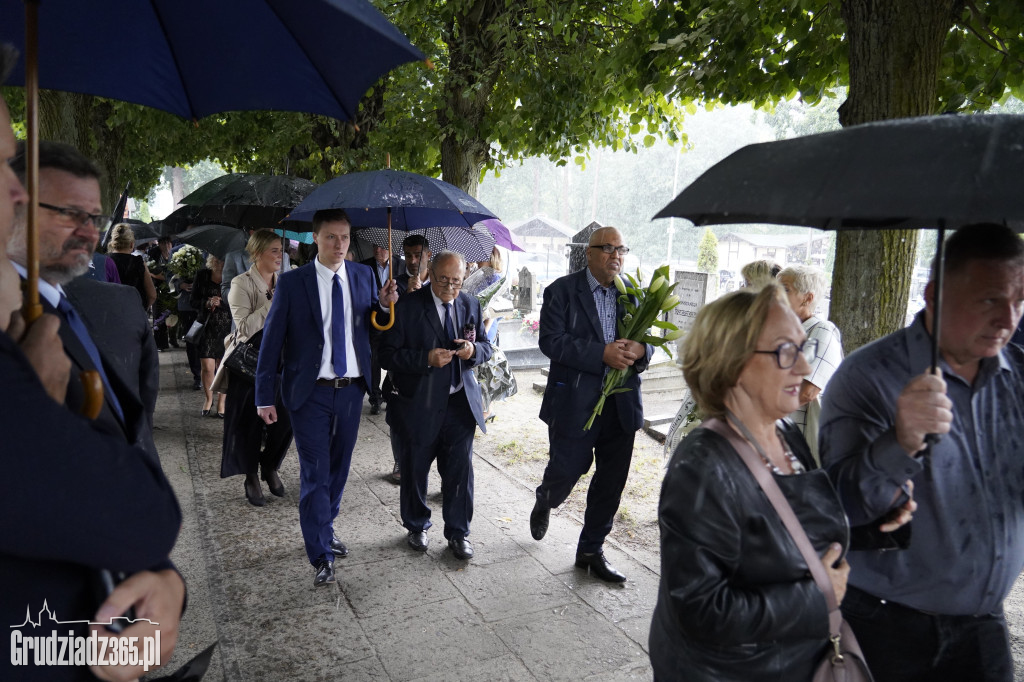 Grudziądz. W strugach deszczu tłumy pożegnały śp. dra Piotra Glamowskiego