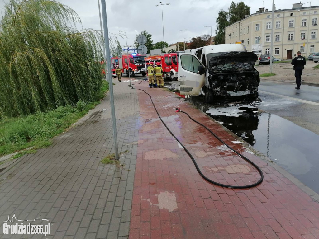 Pożar busa na ulicy Portowej w Grudziądzu