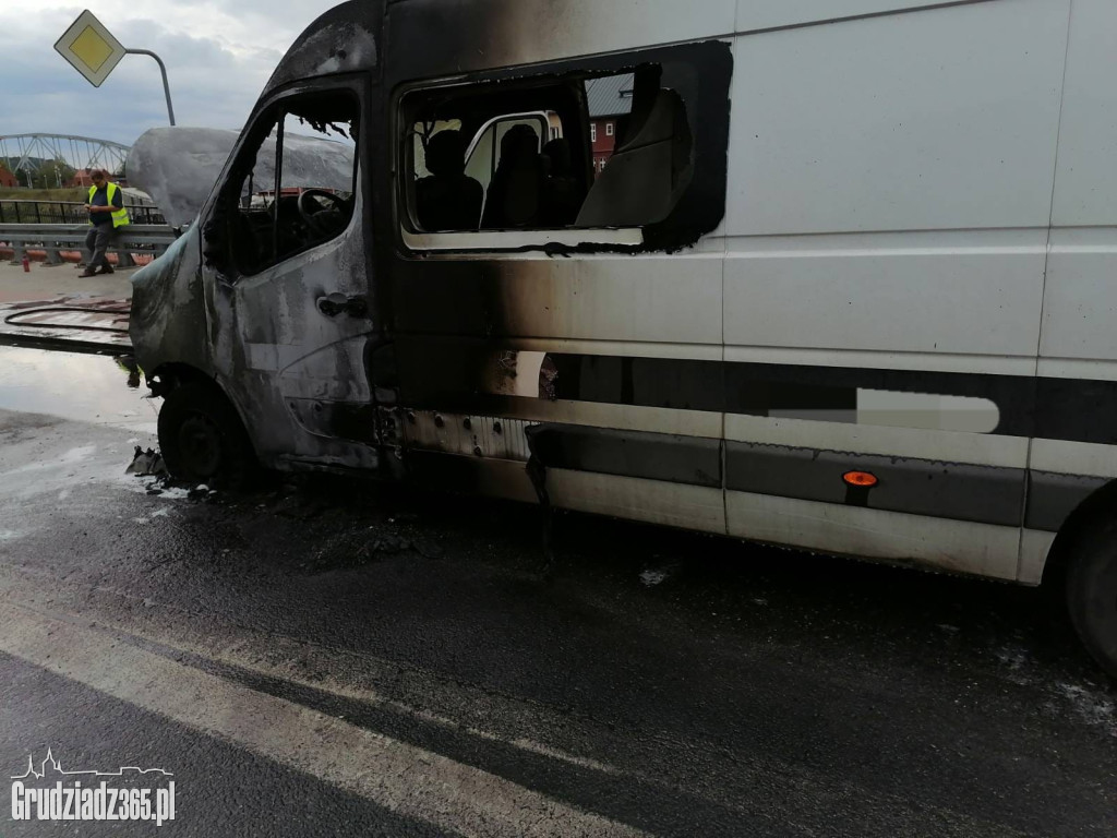 Pożar busa na ulicy Portowej w Grudziądzu