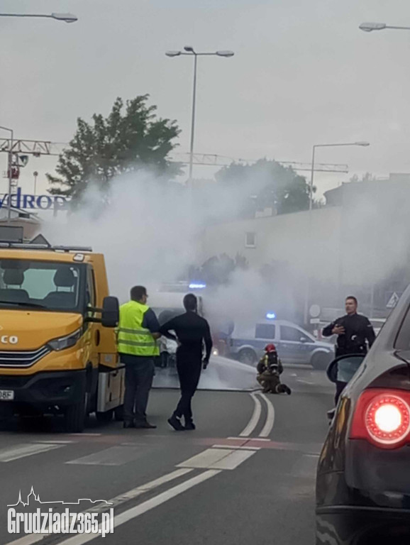 Pożar busa na ulicy Portowej w Grudziądzu