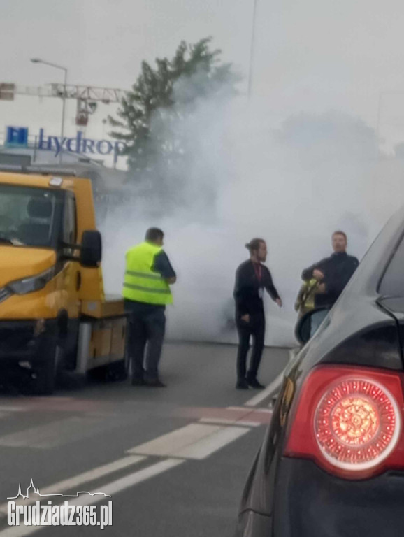 Pożar busa na ulicy Portowej w Grudziądzu