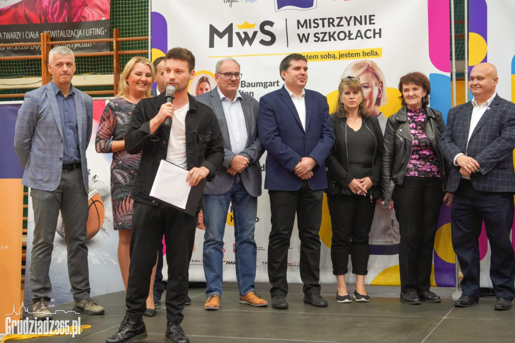 MISTRZYNIE W SZKOŁACH - Otylia Jędrzejczak w Grudziądzu