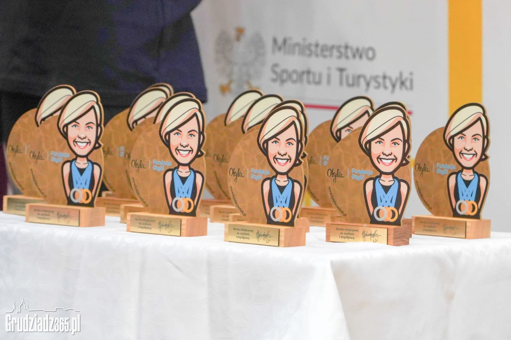 MISTRZYNIE W SZKOŁACH - Otylia Jędrzejczak w Grudziądzu