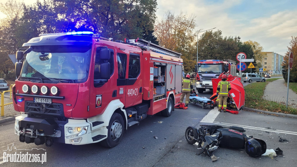 Zderzenie motocykla z samochodem osobowym na ulicy Kochanowskiego w Grudziądzu