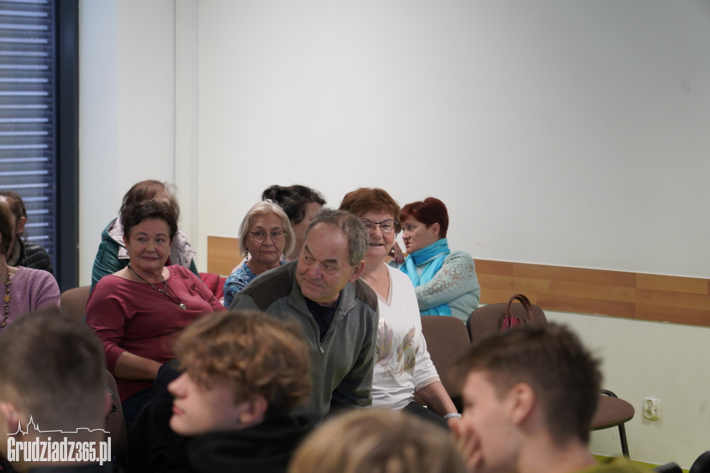 Co nam w sobie przeszkadza, czyli jak poprawić relacje międzypokoleniowe, debata
