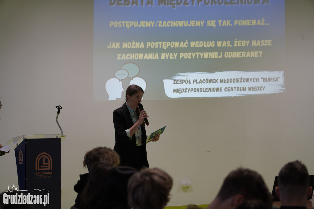 Co nam w sobie przeszkadza, czyli jak poprawić relacje międzypokoleniowe, debata