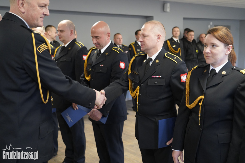 Awanse w stopniach służbowych oraz wyróżnienia dla grudziądzkich strażaków