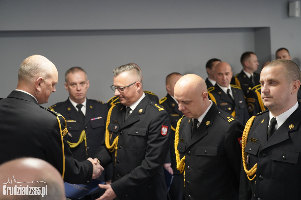 Awanse w stopniach służbowych oraz wyróżnienia dla grudziądzkich strażaków