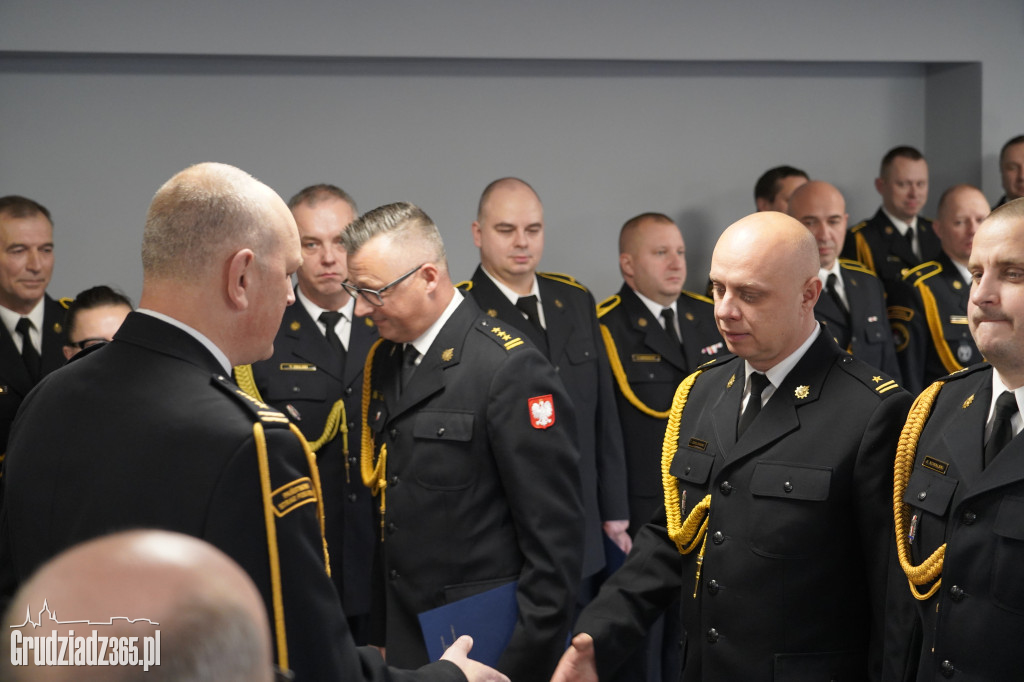 Awanse w stopniach służbowych oraz wyróżnienia dla grudziądzkich strażaków