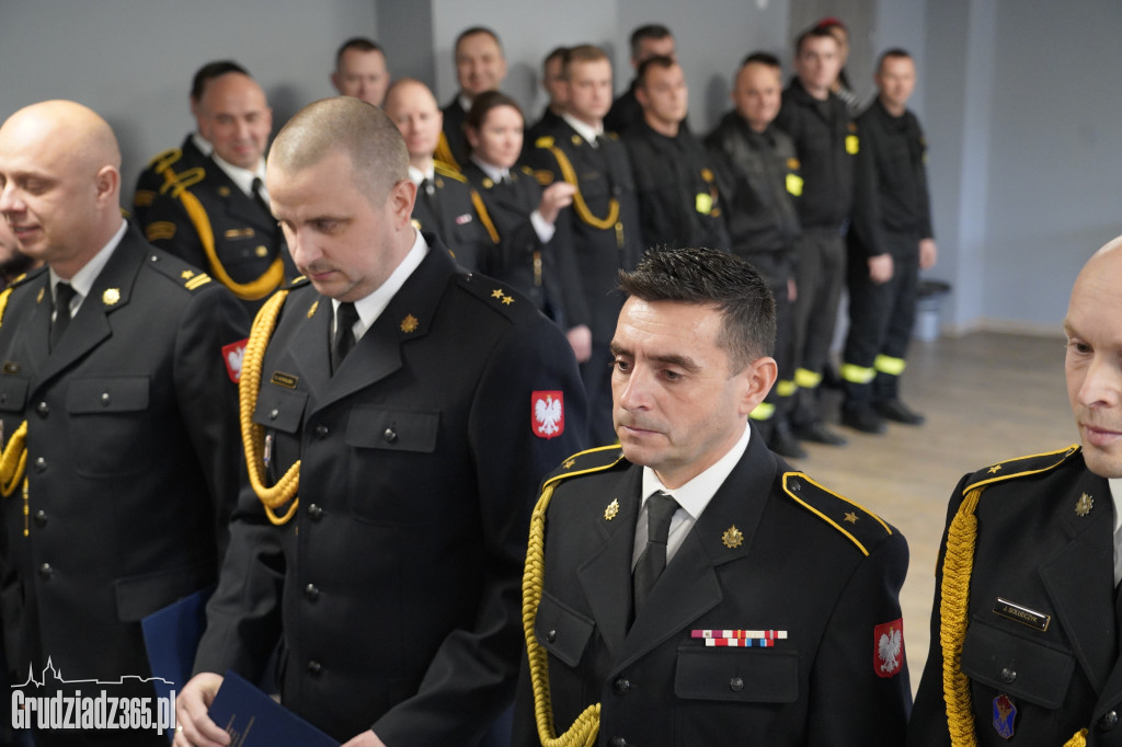 Awanse w stopniach służbowych oraz wyróżnienia dla grudziądzkich strażaków
