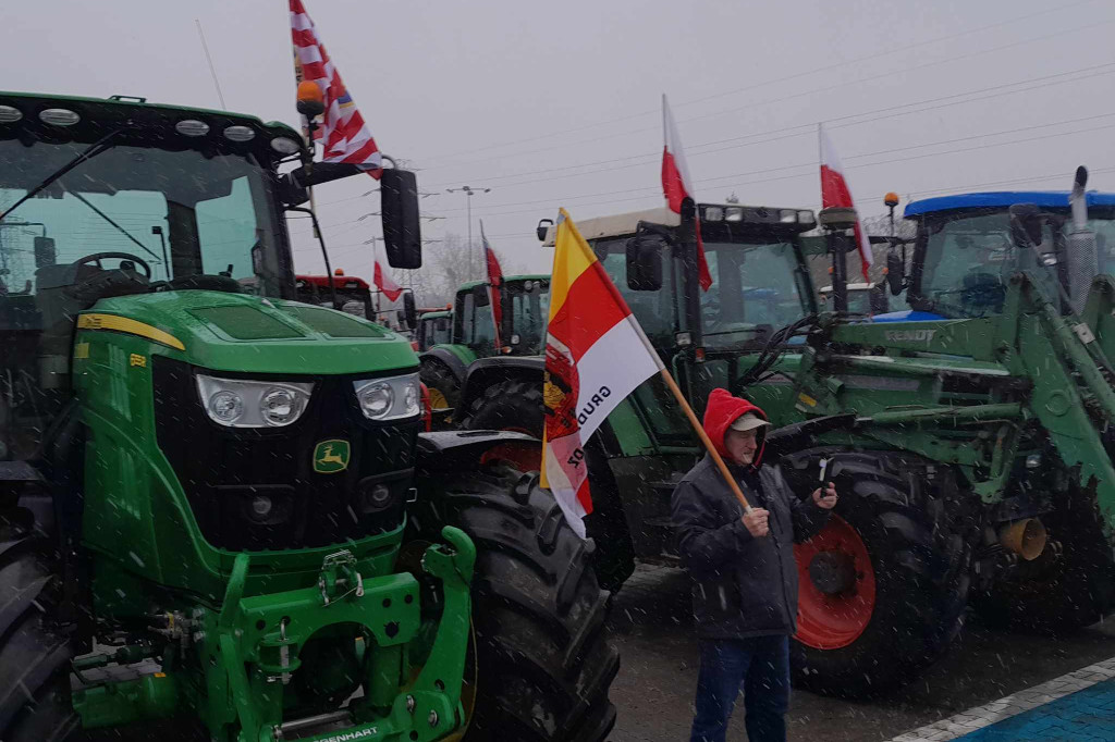 Trwa protest rolników, są blokady dróg w Grudziądzu - zdjęcia