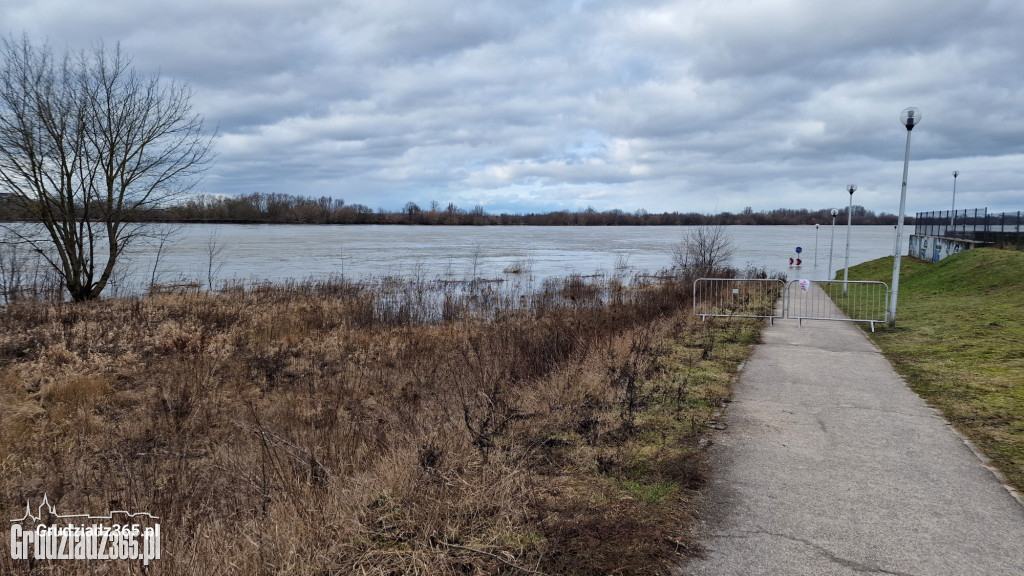 Wysoki stan Wisły w Grudziądzu. Służby monitorują sytuację