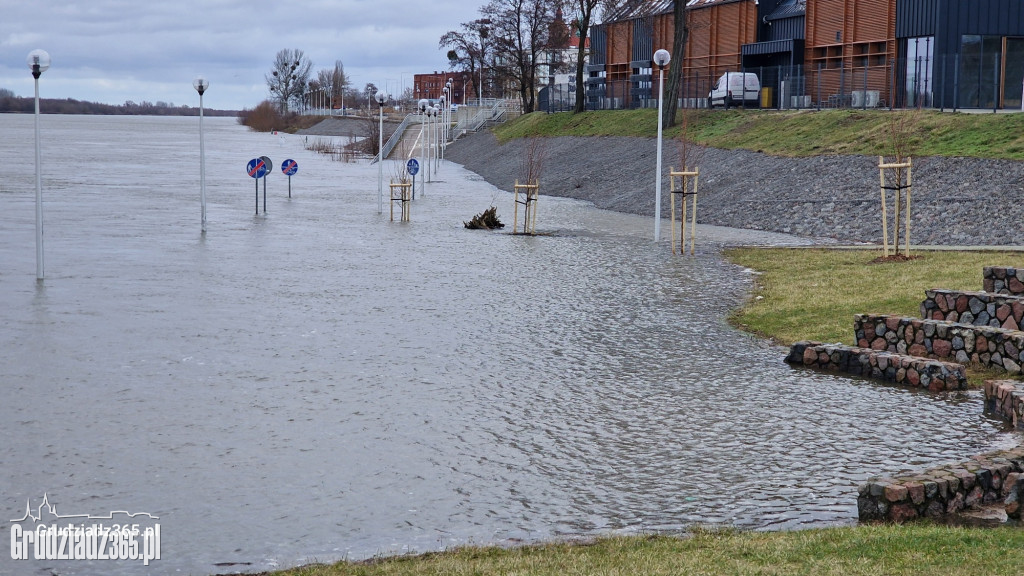 Wysoki stan Wisły w Grudziądzu. Służby monitorują sytuację