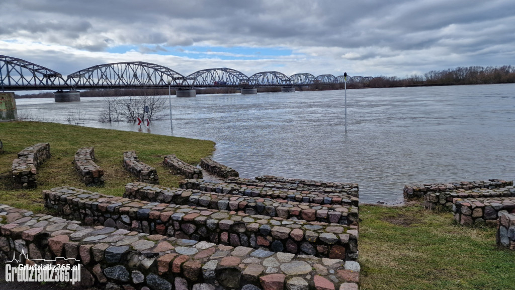 Wysoki stan Wisły w Grudziądzu. Służby monitorują sytuację