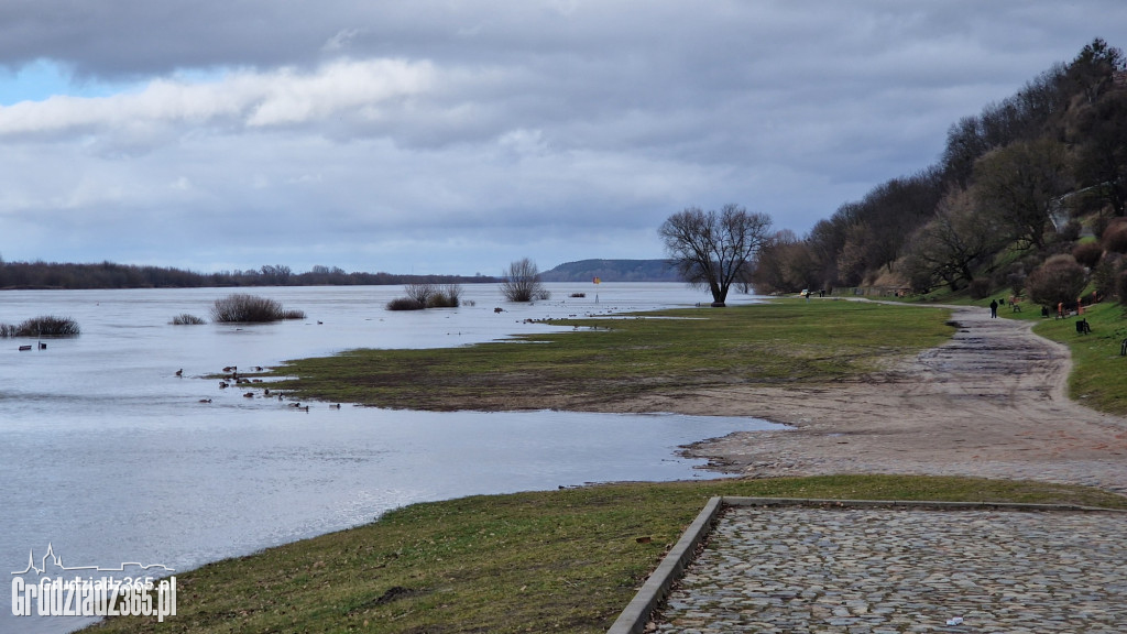 Wysoki stan Wisły w Grudziądzu. Służby monitorują sytuację
