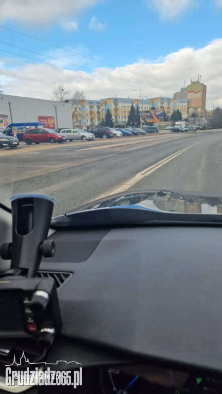 Organizacja ruchu przy Biedronce na Rządzu w Grudziądzu