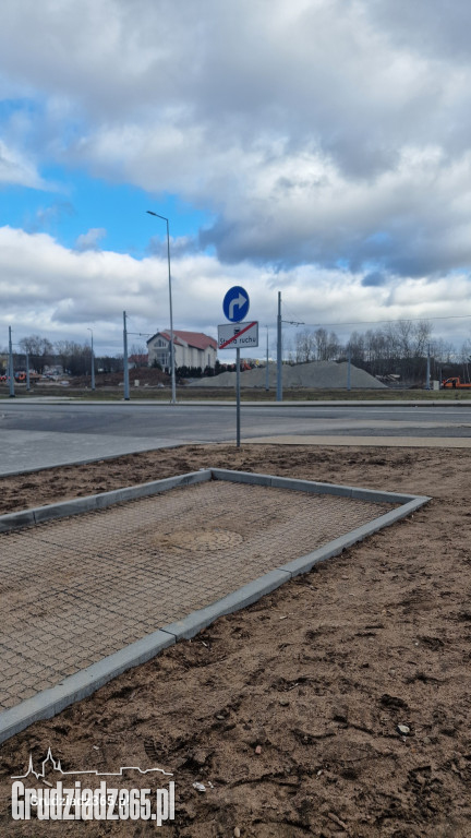 Organizacja ruchu przy Biedronce na Rządzu w Grudziądzu