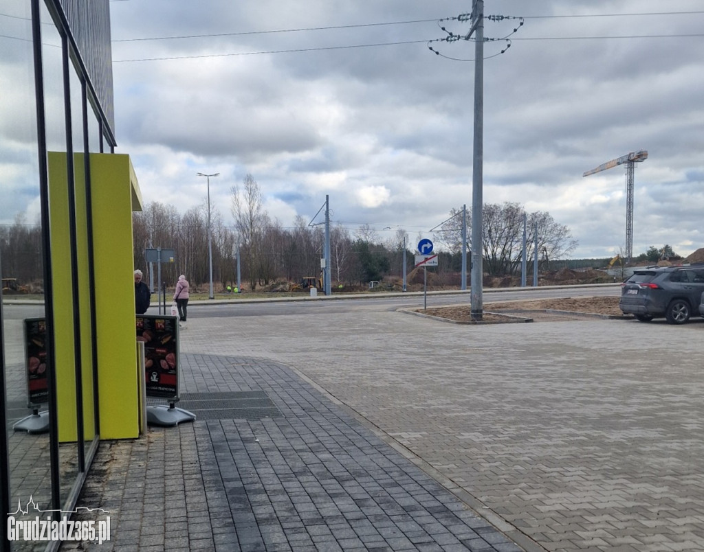 Organizacja ruchu przy Biedronce na Rządzu w Grudziądzu