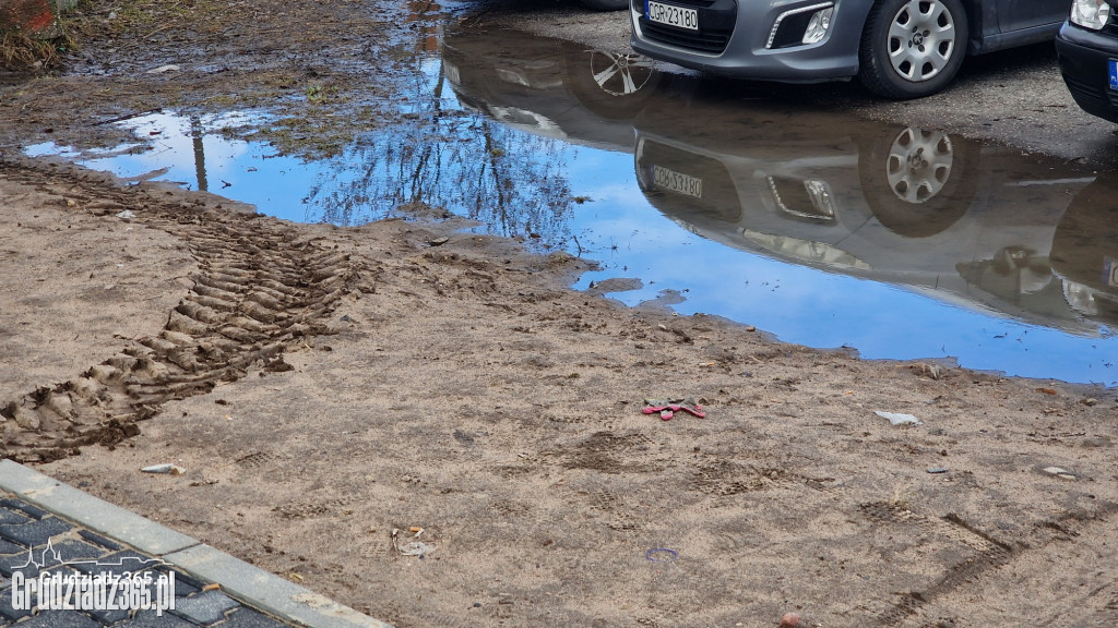 Organizacja ruchu przy Biedronce na Rządzu w Grudziądzu