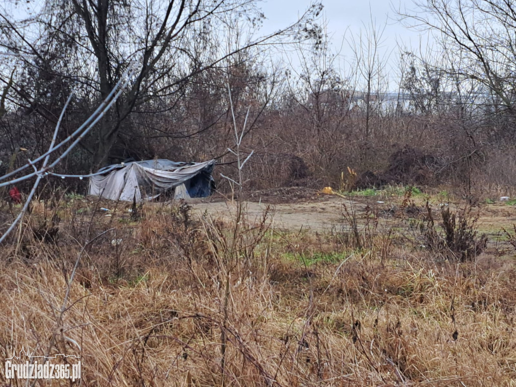 Mieszkańcy interweniują. Sterta śmieci w centrum Grudziądza