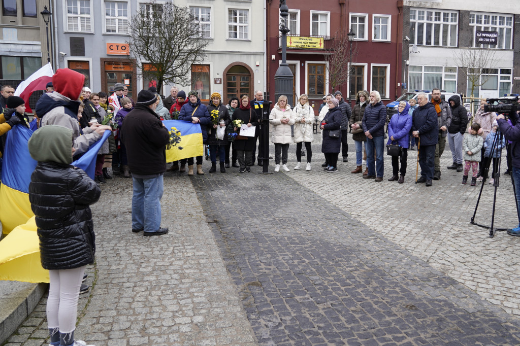 2. rocznica wybuchu wojny w Ukrainie. Zgromadzenie na Rynku w Grudziądzu
