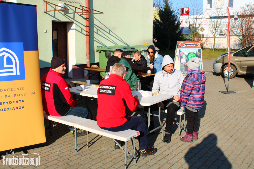 Turystyczny Rajd Samochodowy z Okazji Dnia Kobiet w Grudziądzu