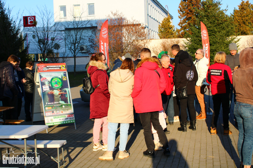 Turystyczny Rajd Samochodowy z Okazji Dnia Kobiet w Grudziądzu