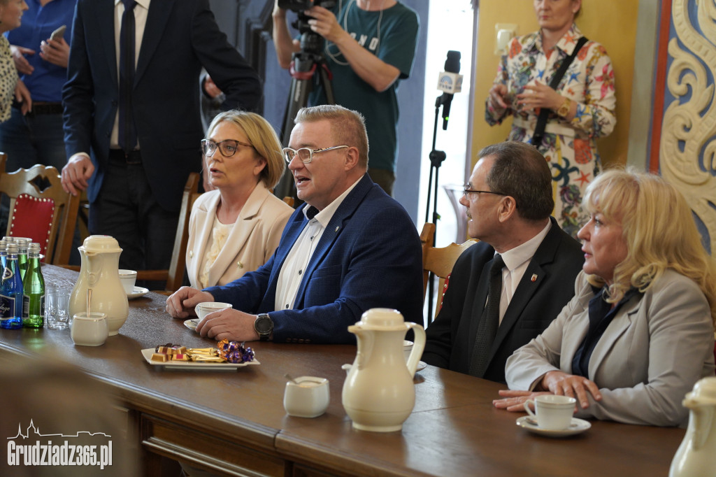 Radni Rady Miejskiej Grudziądza otrzymali zaświadczenia o wyborze na radnego