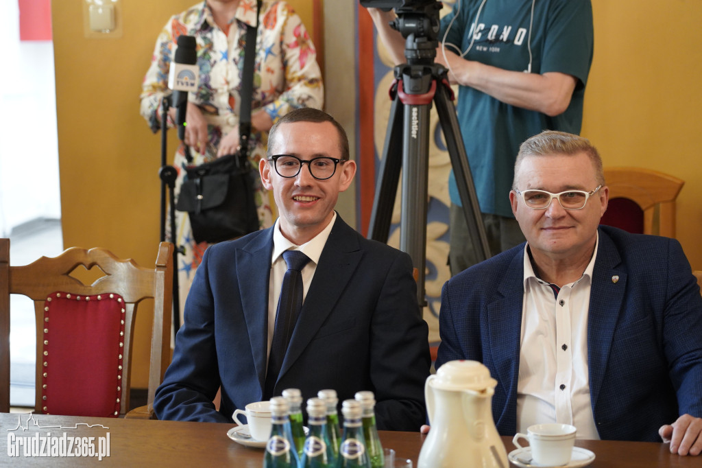 Radni Rady Miejskiej Grudziądza otrzymali zaświadczenia o wyborze na radnego