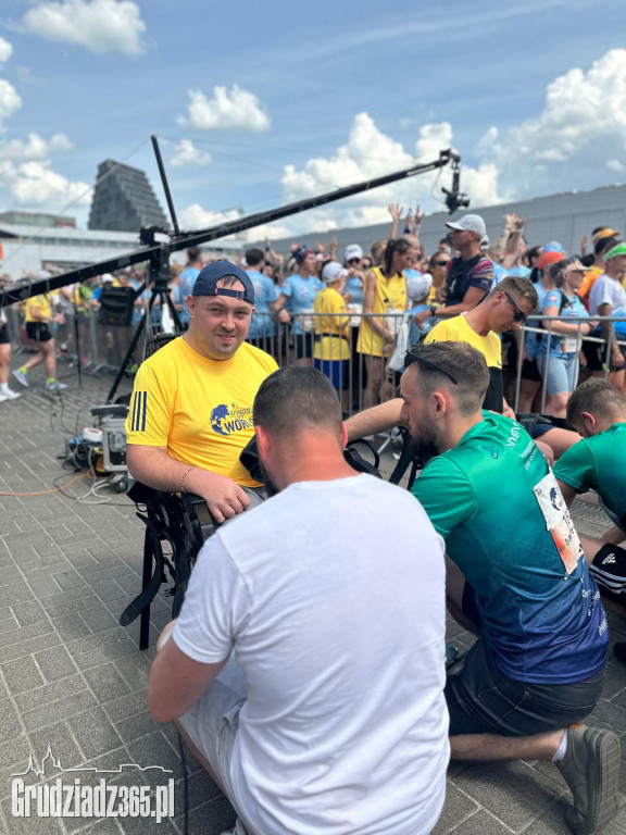 W biegu charytatywnym Wings For Life w egzoszkielecie pobiegł Dawid z Grudziądza