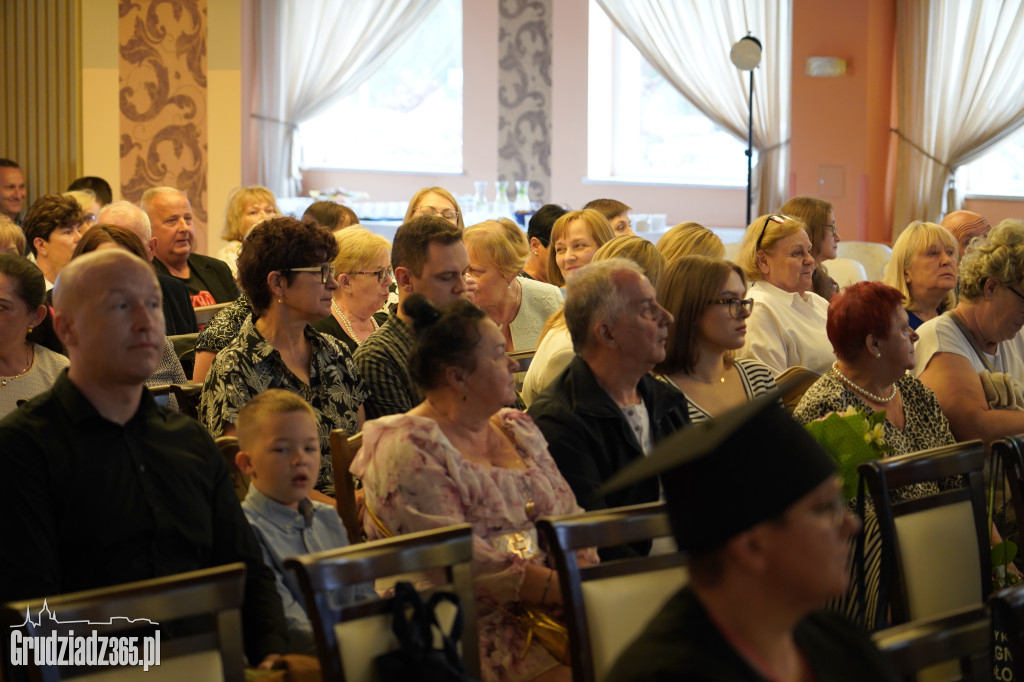Wręczenie dyplomów ukończenia studiów pielęgniarskich