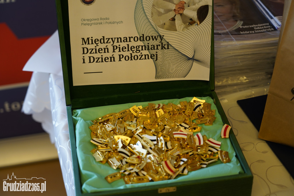 Wręczenie dyplomów ukończenia studiów pielęgniarskich