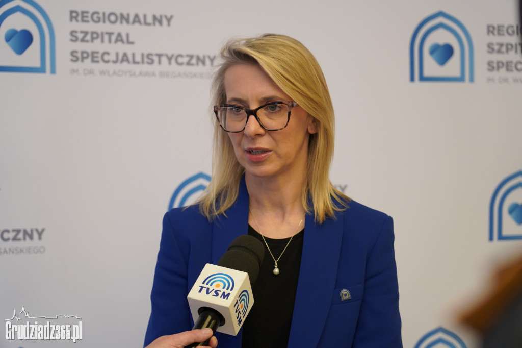 Wręczenie dyplomów ukończenia studiów pielęgniarskich
