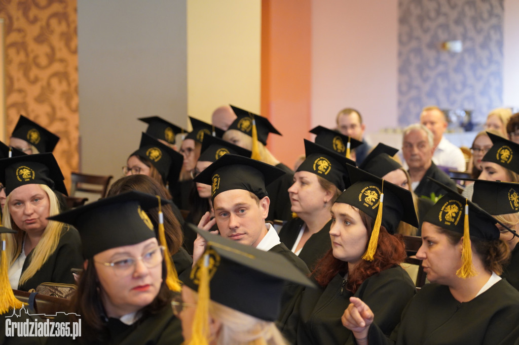 Wręczenie dyplomów ukończenia studiów pielęgniarskich