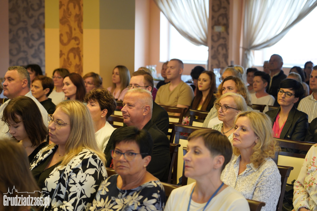 Wręczenie dyplomów ukończenia studiów pielęgniarskich