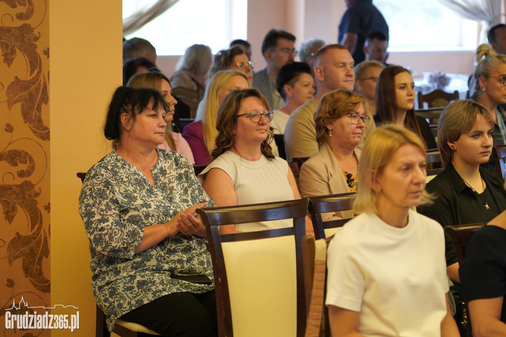 Wręczenie dyplomów ukończenia studiów pielęgniarskich