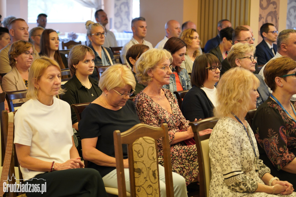Wręczenie dyplomów ukończenia studiów pielęgniarskich