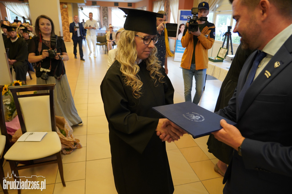 Wręczenie dyplomów ukończenia studiów pielęgniarskich
