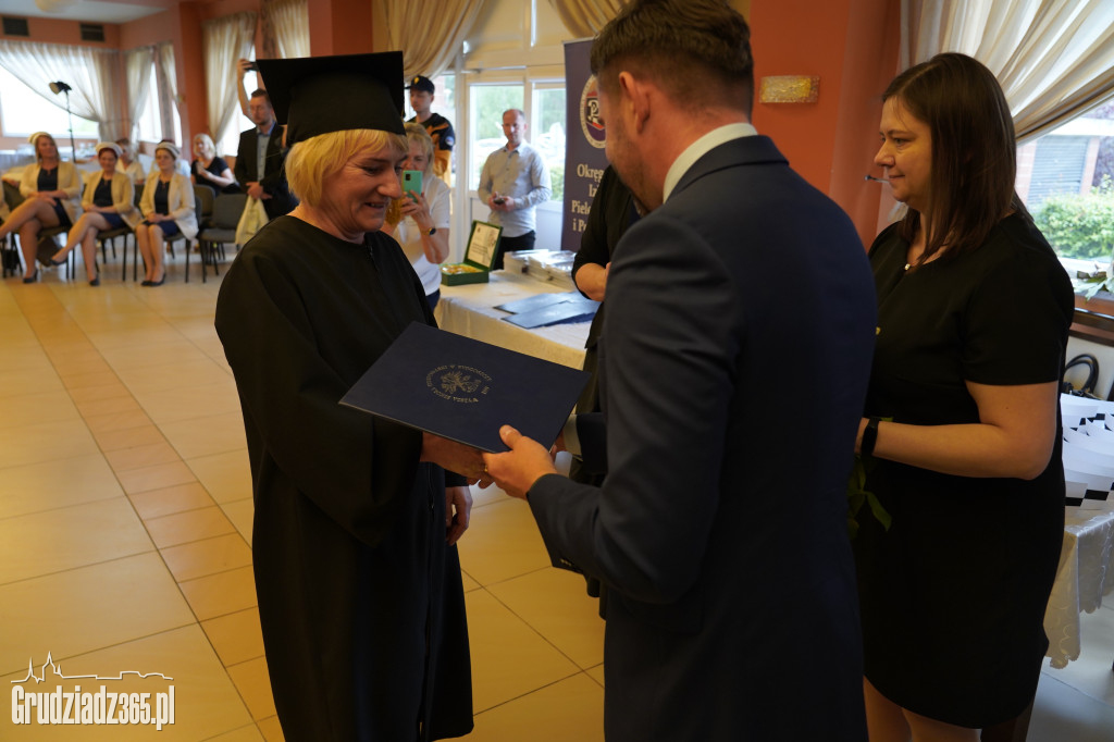 Wręczenie dyplomów ukończenia studiów pielęgniarskich