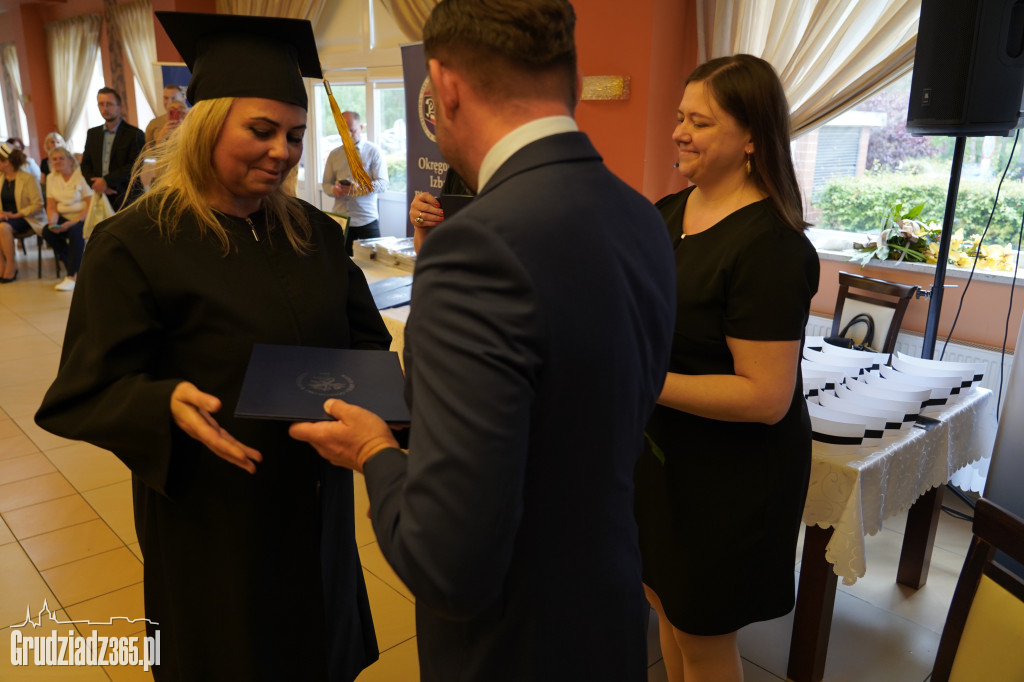 Wręczenie dyplomów ukończenia studiów pielęgniarskich