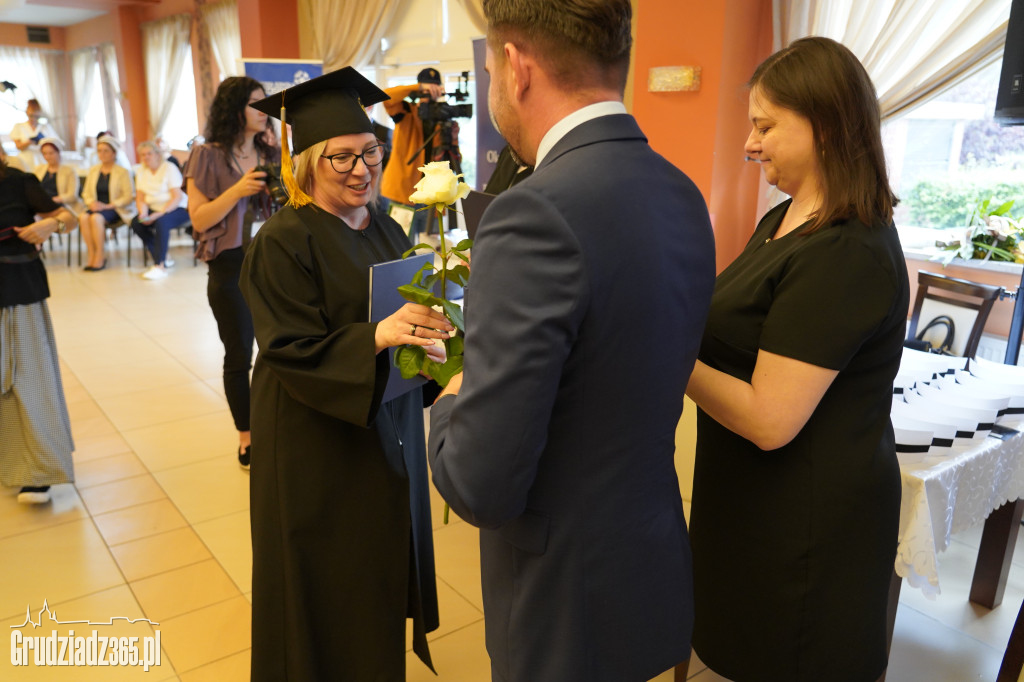 Wręczenie dyplomów ukończenia studiów pielęgniarskich