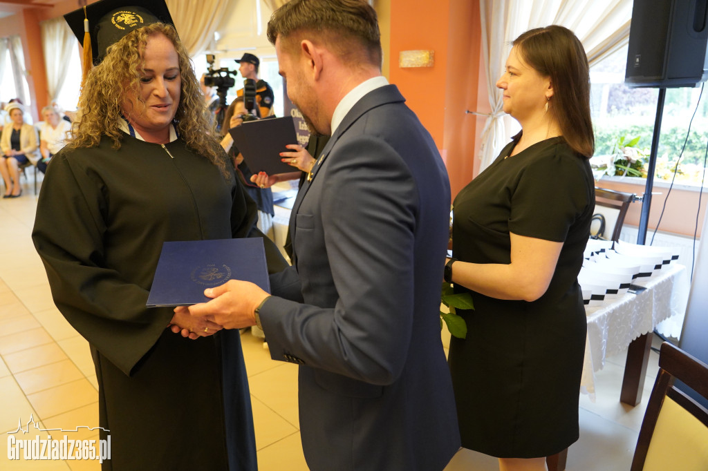 Wręczenie dyplomów ukończenia studiów pielęgniarskich