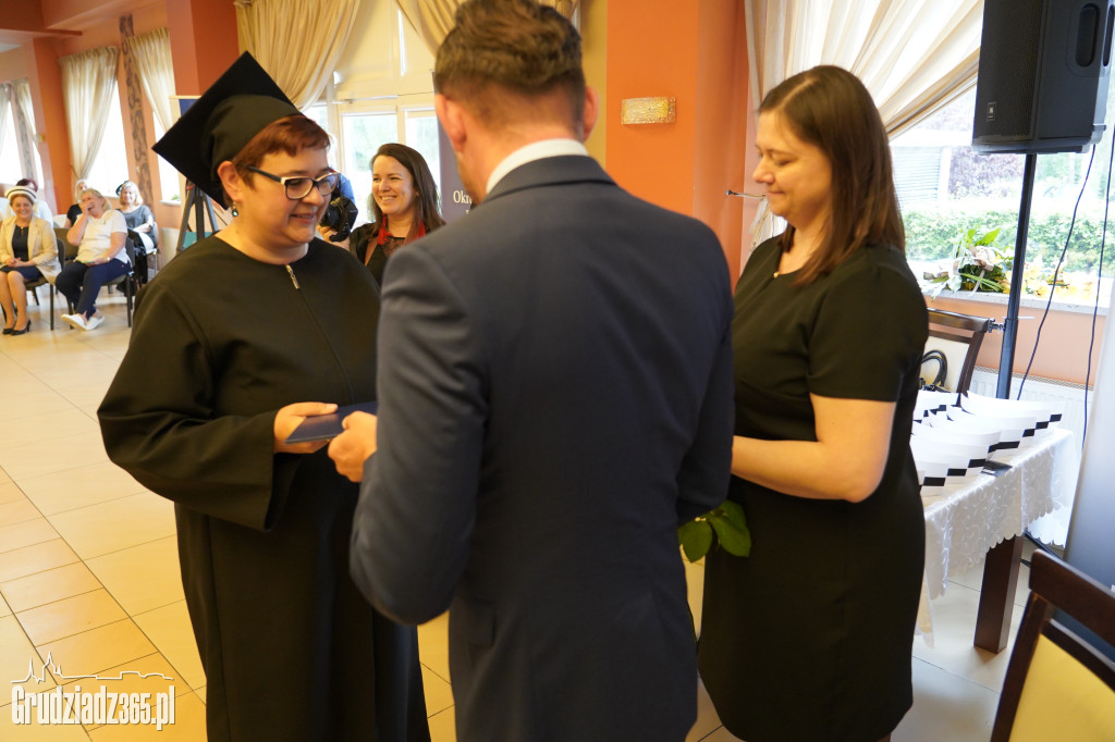 Wręczenie dyplomów ukończenia studiów pielęgniarskich