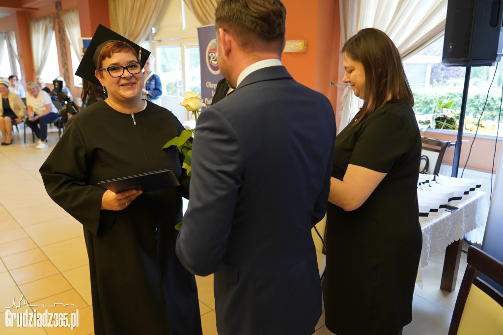 Wręczenie dyplomów ukończenia studiów pielęgniarskich