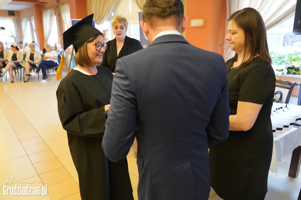 Wręczenie dyplomów ukończenia studiów pielęgniarskich