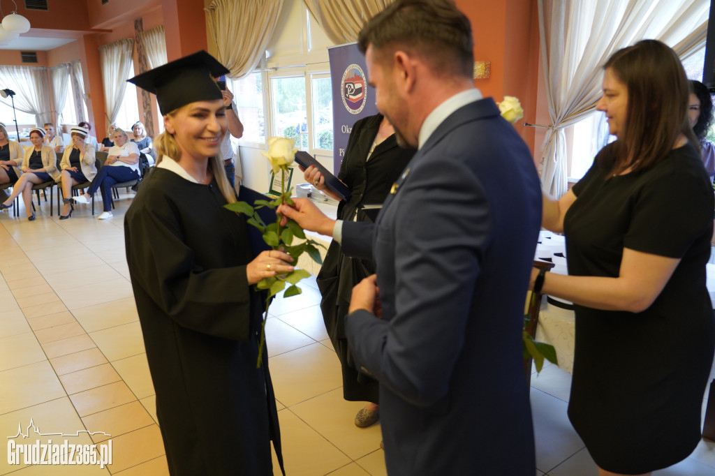 Wręczenie dyplomów ukończenia studiów pielęgniarskich